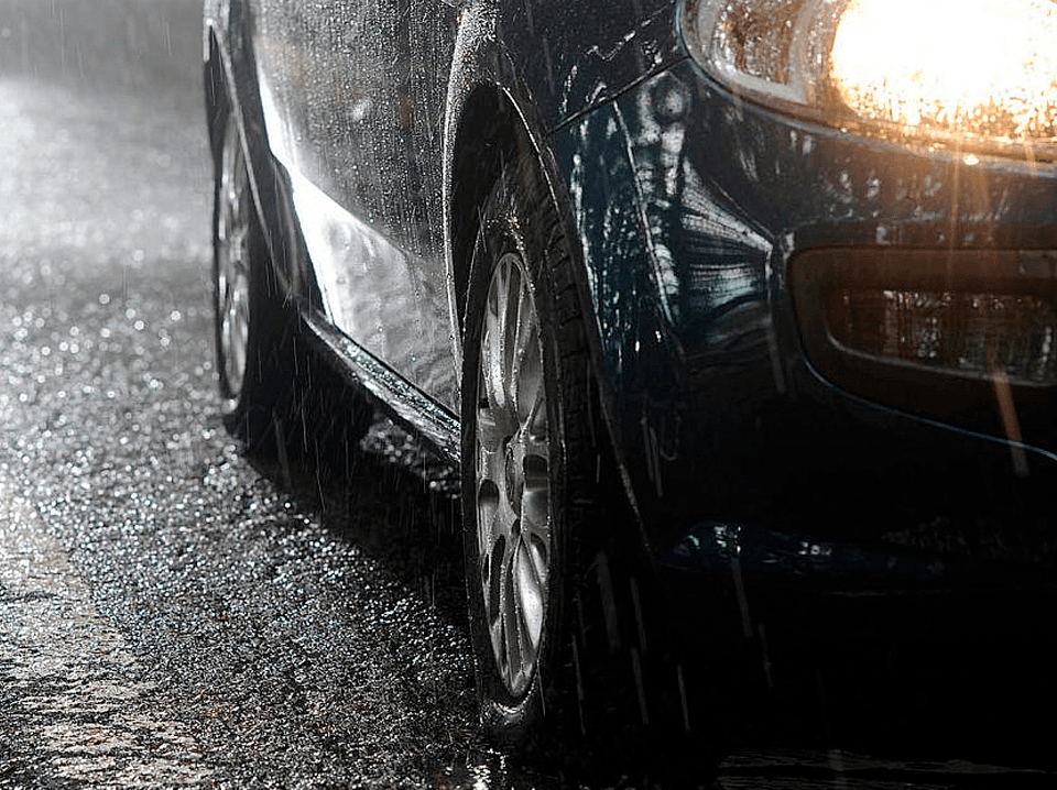 Consejos para Conducir de Forma Segura Bajo la Lluvia